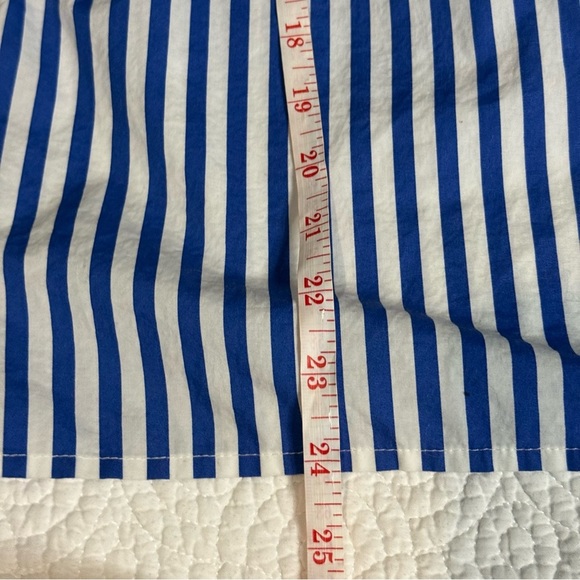 Blue Striped Top and White Pants Outfit - Picture 10 of 12